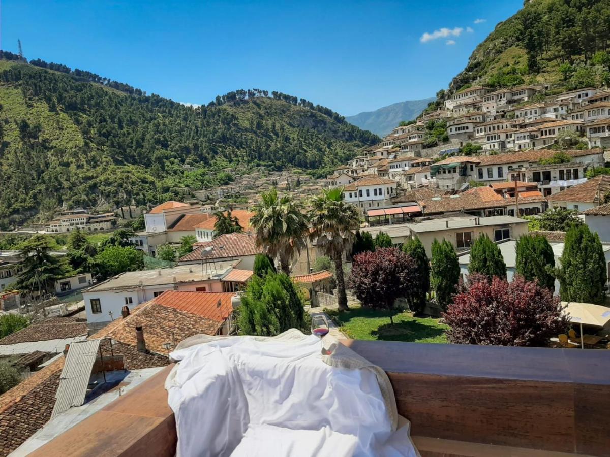 Hotel Rezidenca Desaret Berat Esterno foto