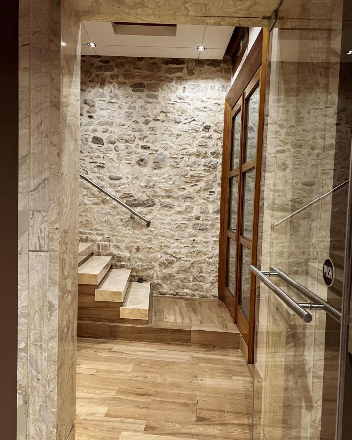 Hotel Rezidenca Desaret Berat Esterno foto