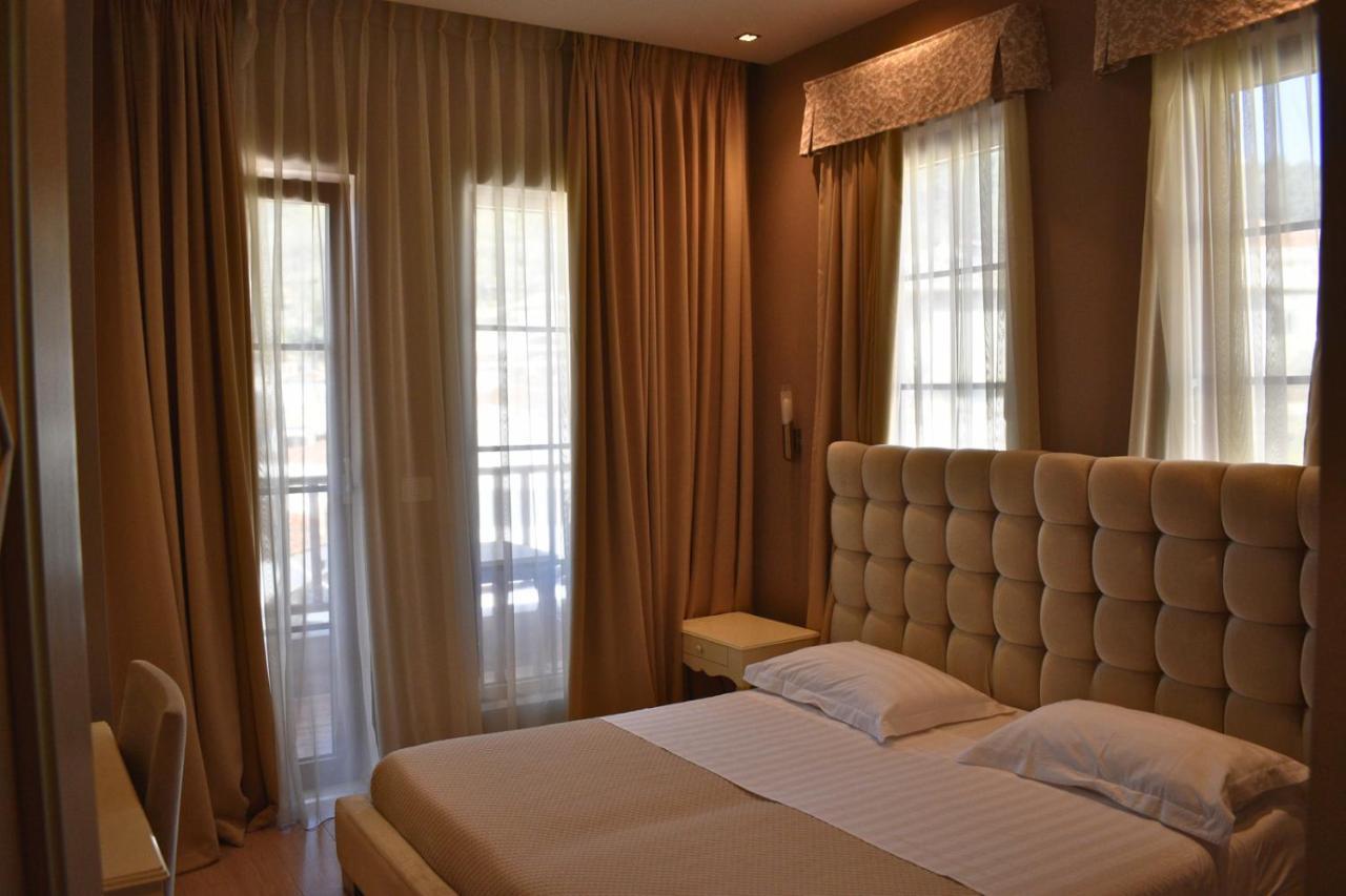 Hotel Rezidenca Desaret Berat Esterno foto