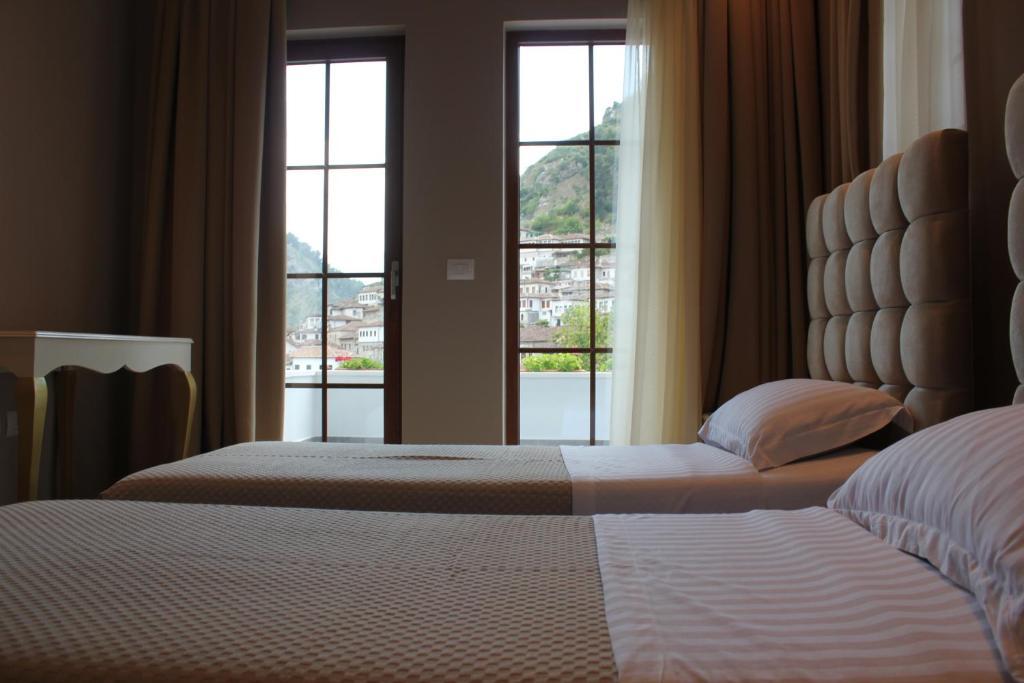 Hotel Rezidenca Desaret Berat Esterno foto